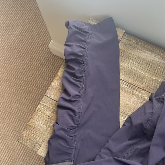 Women’s Lululemon Athletica Straight Leg Pants - Picture 5 of 5